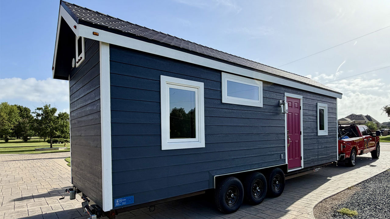 Eeya's Sweet tiny house exterior