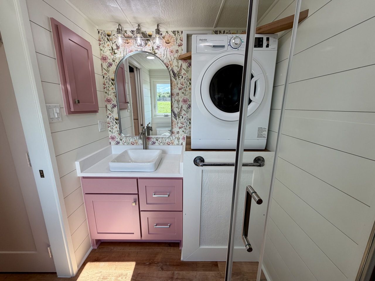 Eeya's Sweet tiny house bathroom