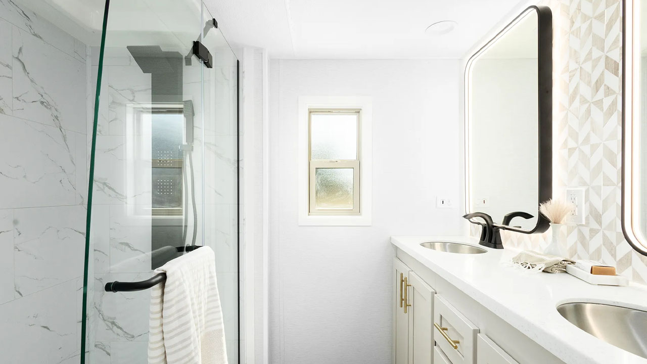 Eldorado 9081P Tiny House bathroom