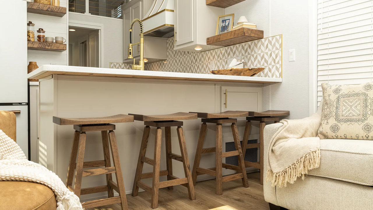 Eldorado 9081P Tiny House dining area