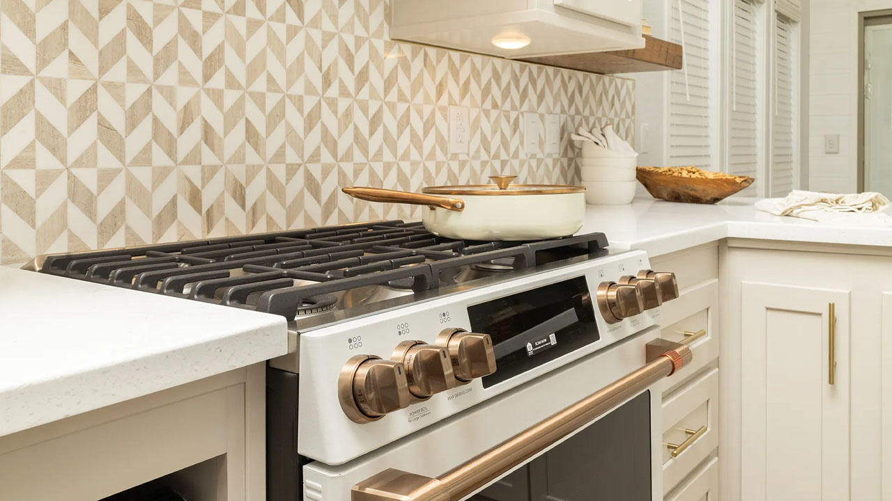 Eldorado 9081P Tiny House kitchen