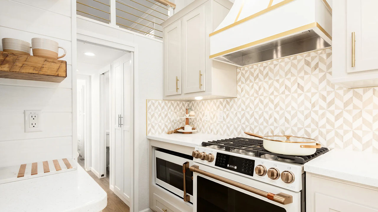 Eldorado 9081P Tiny House - kitchen