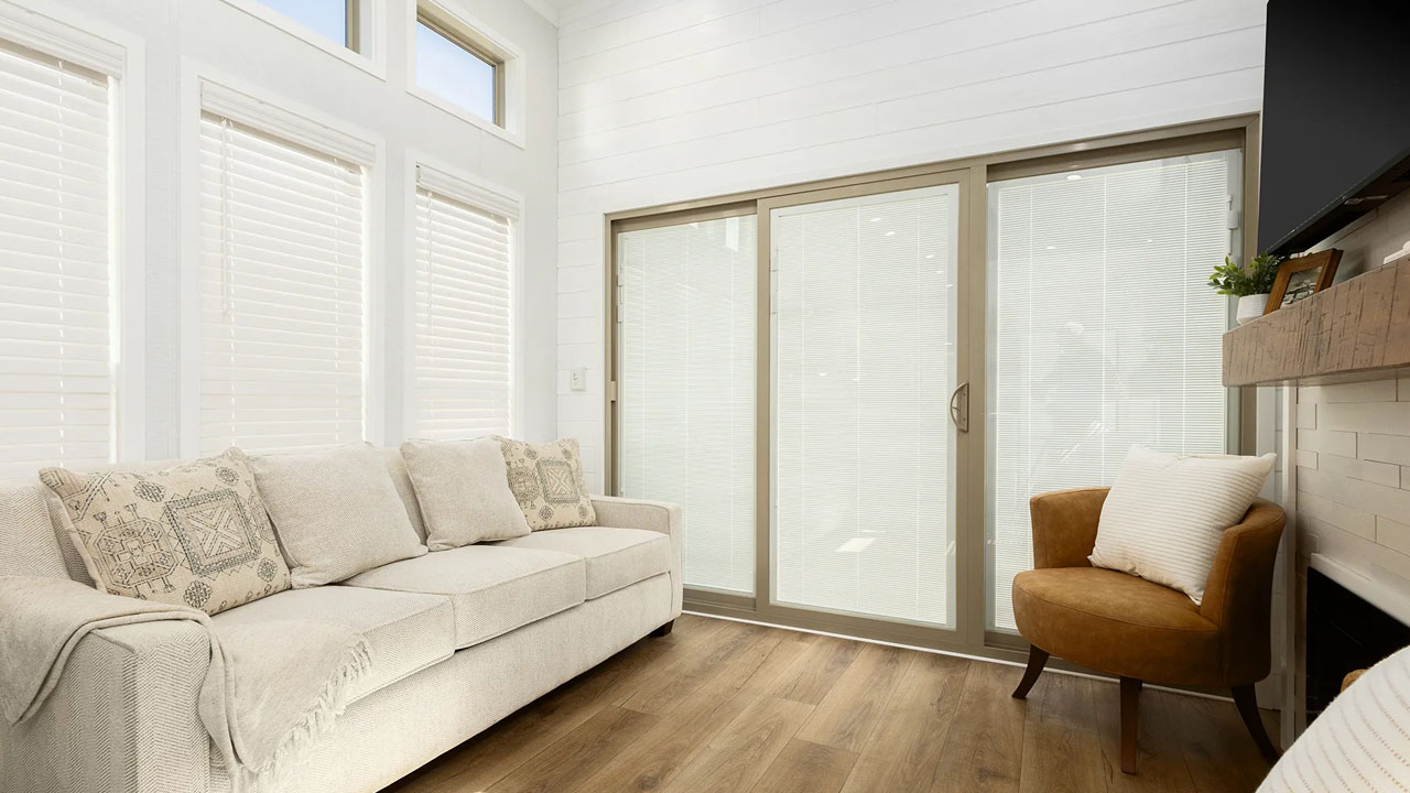 Eldorado 9081P Tiny House - living room