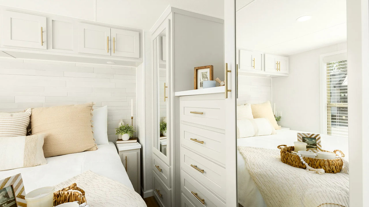 Eldorado 9081P Tiny bedroom