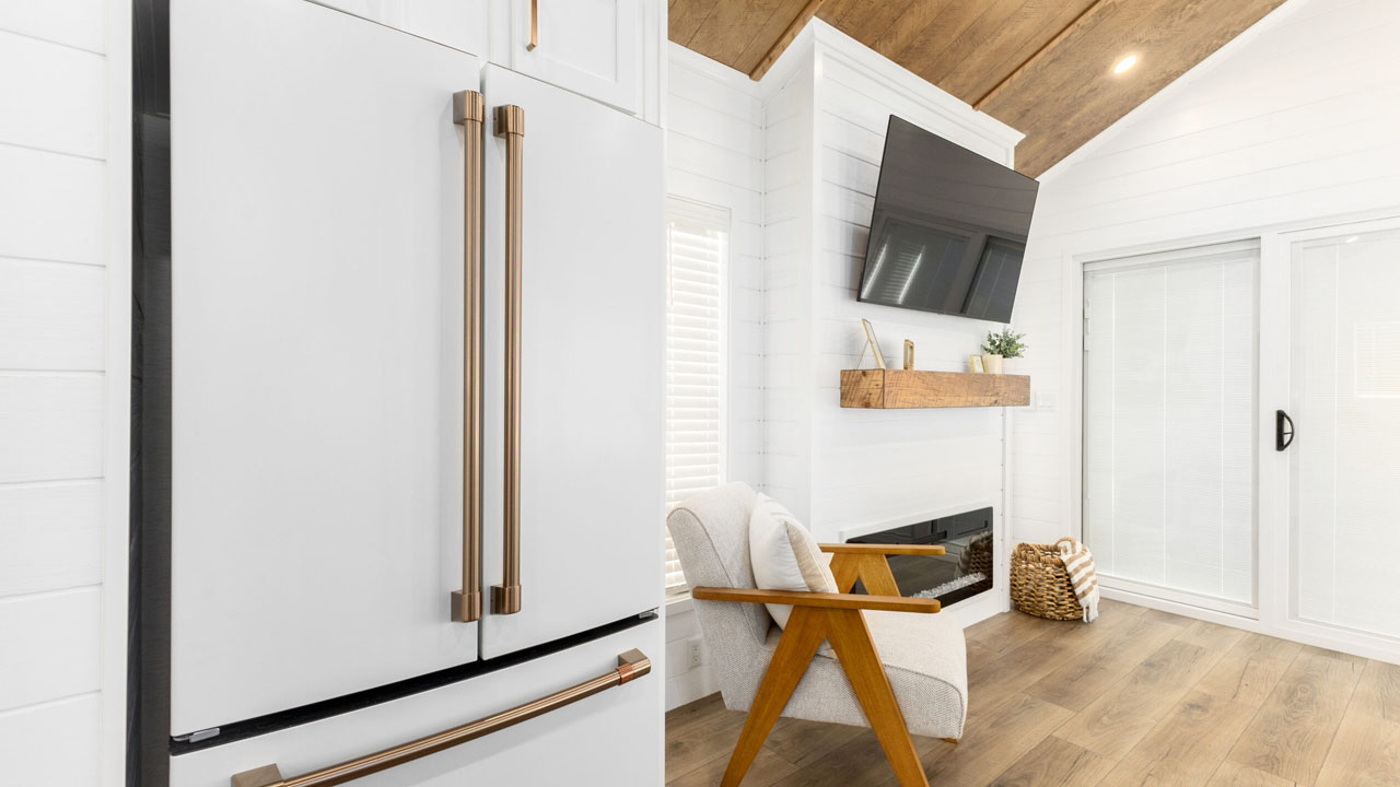 Eldorado 9109 Tiny House living area fireplace and TV