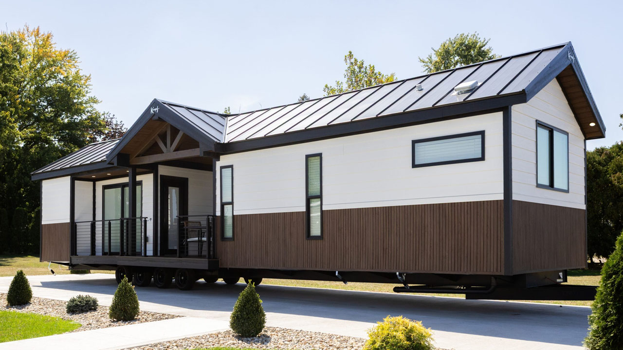 Eldorado 9109 Tiny House with central porch
