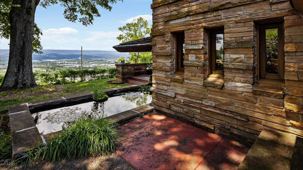 Frank Lloyd Wright home-biophylic design