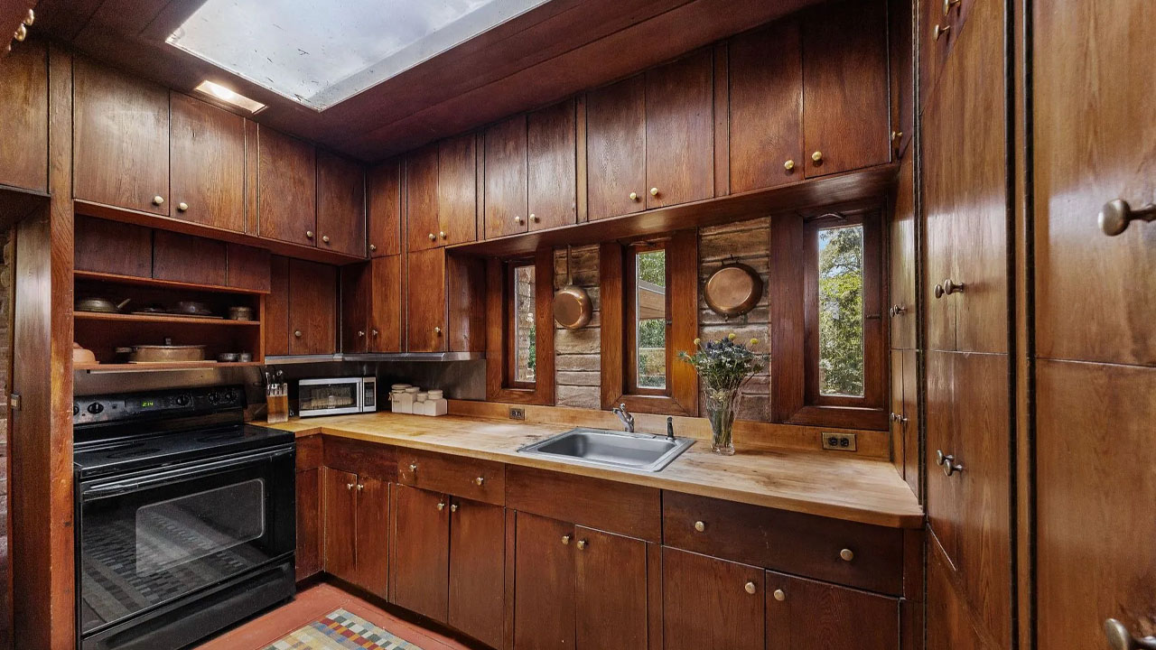Frank Lloyd Wright home-kitchen