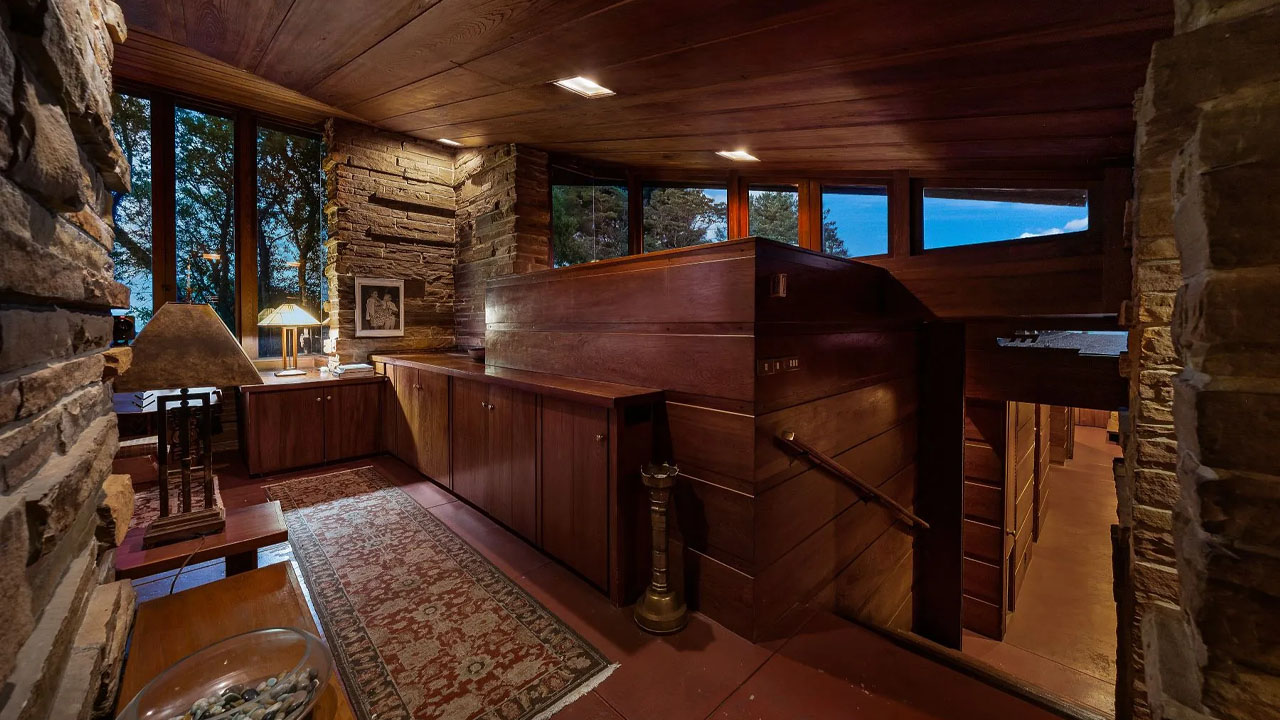 Frank Lloyd Wright home-stunning textured walls
