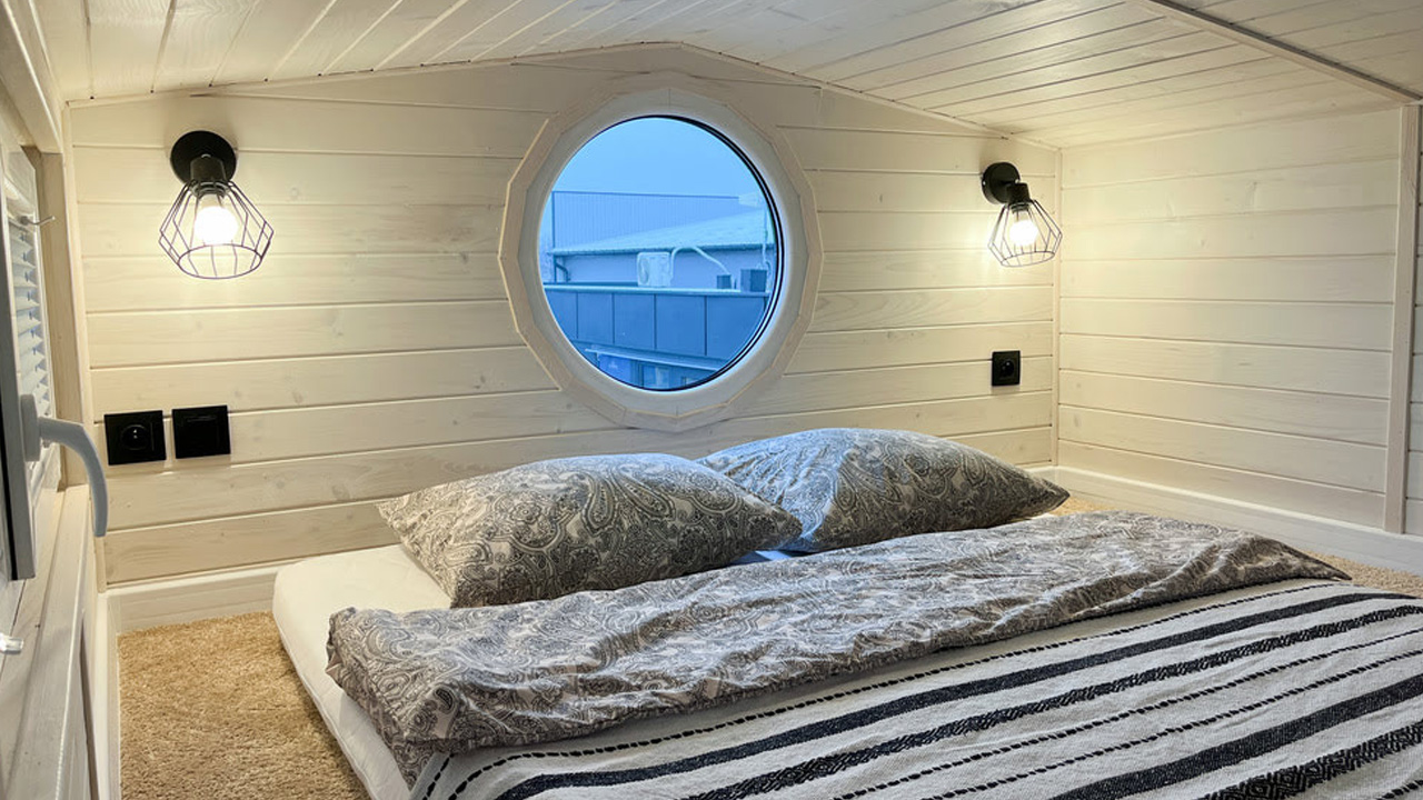 French Kiss Tiny House_Loft Bedroom with Double Mattress for two