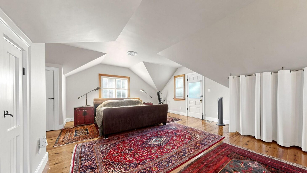 Gilmore Girls House in Ontario for sale - bedroom 1