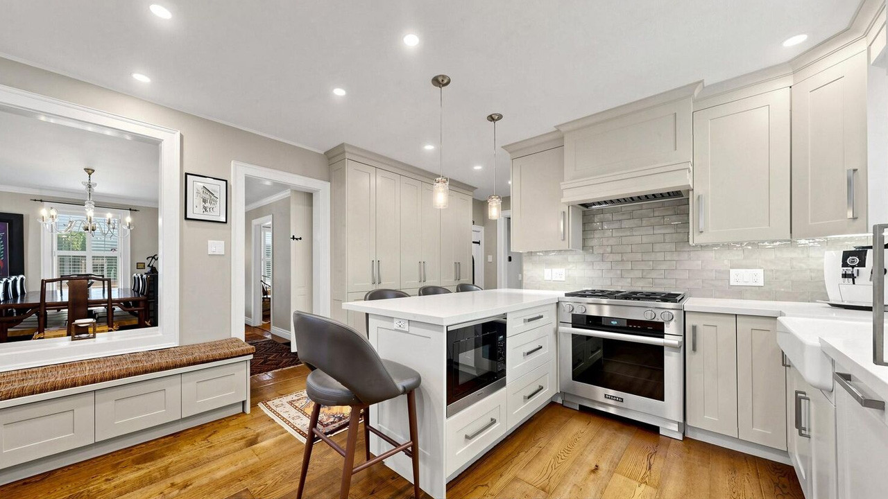 Gilmore Girls House in Ontario for sale - kitchen