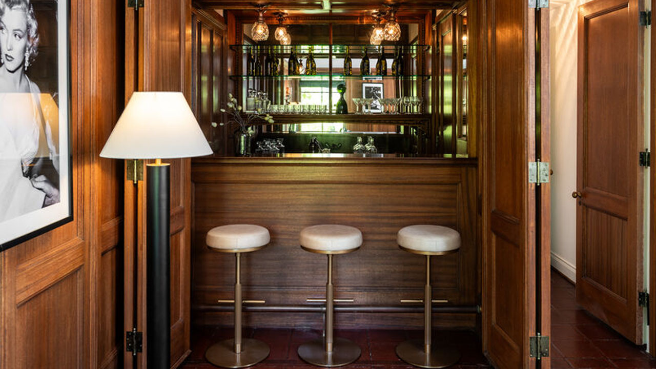 Helen Mirren’s Hollywood Hills Estate-bar for entertainment