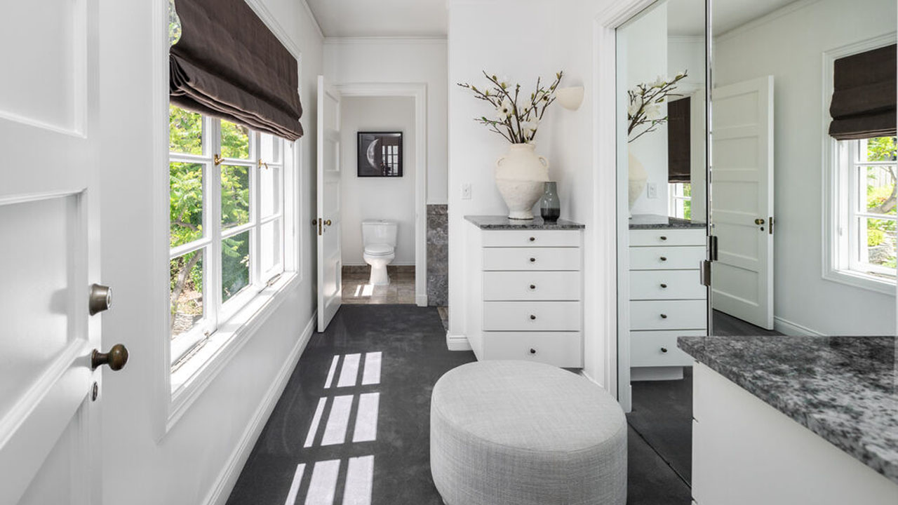 Helen Mirren’s Hollywood Hills Estate-bathroom