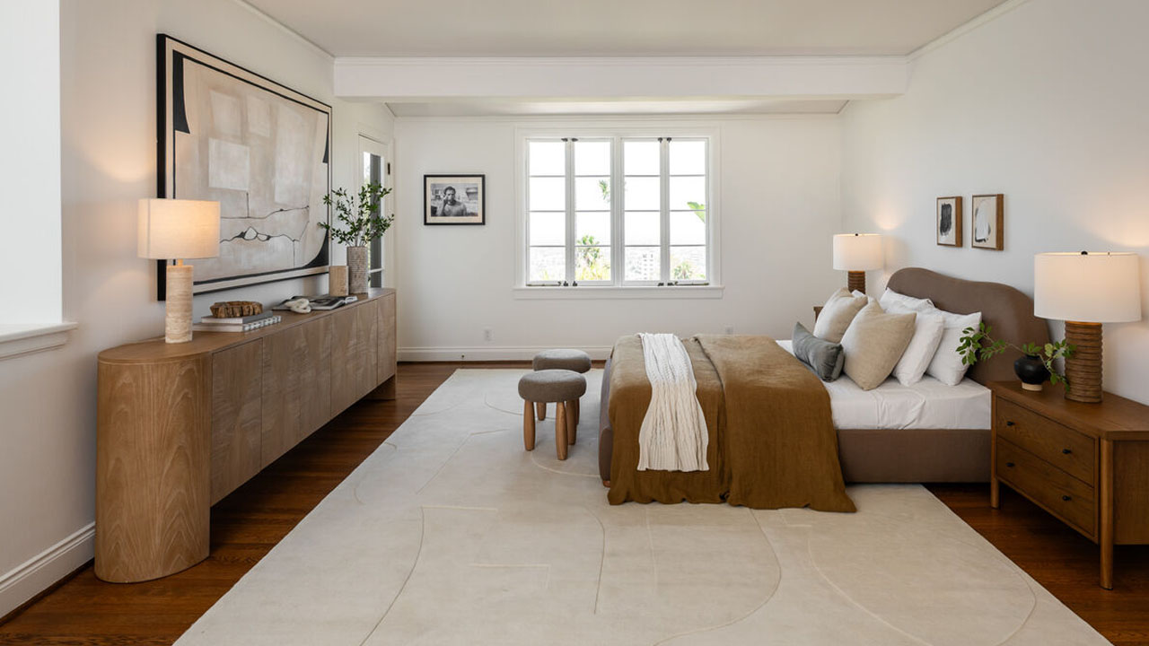 Helen Mirren’s Hollywood Hills Estate-luxurious bathroom