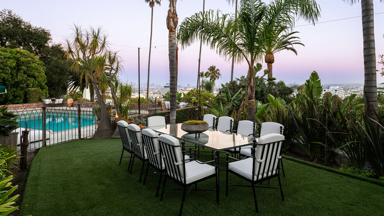 Helen Mirren’s Hollywood Hills Estate- outdoor dining area