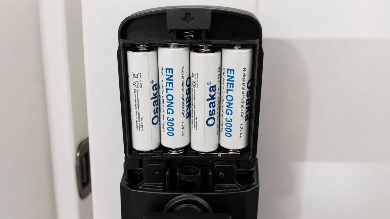 Kwikset Halo Select Wi-Fi and Matter Smart Lock Review-battery slot