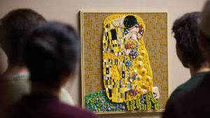 Gustav Klimt’s The Kiss Gets LEGO Makeover, Its Biggest Art Set With 4,000 Pieces LEGO Art Gustav Klimt – The Kiss