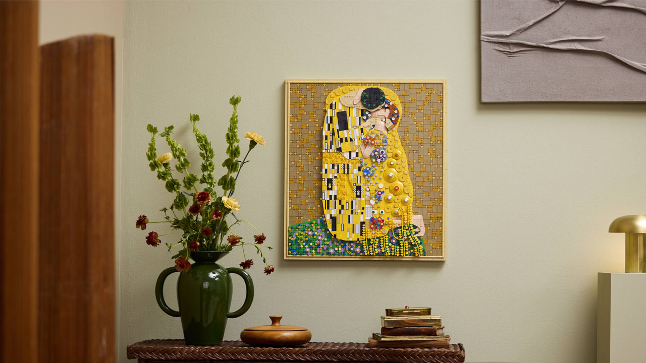 LEGO Art Gustav Klimt – The Kiss makes perfect artwork