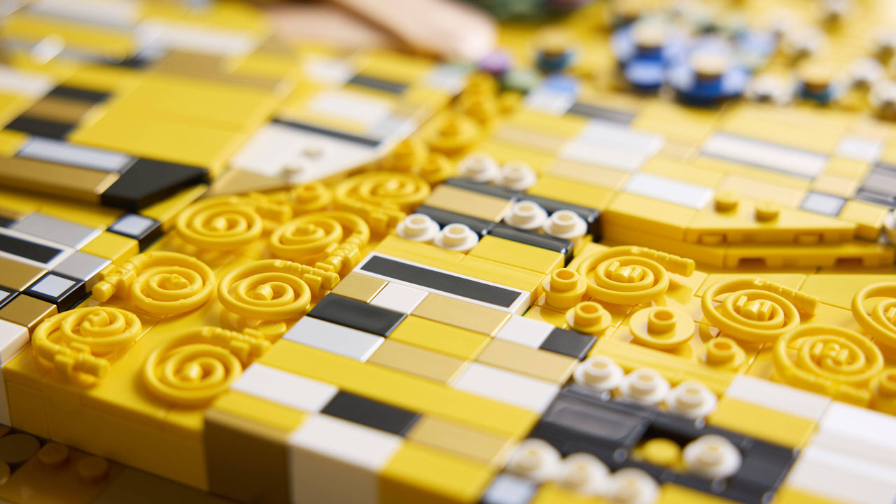 LEGO Art Gustav Klimt – The Kiss in meticulous detail