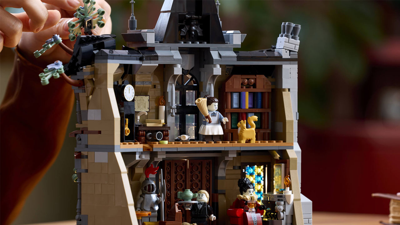 LEGO Midnight Valley Halloween Village - spooky interior