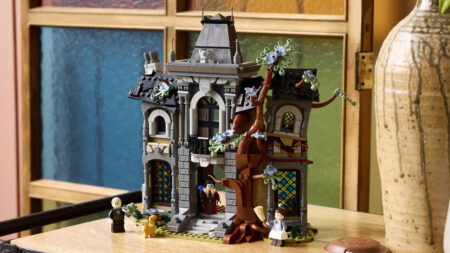 LEGO Launches Midnight Valley Halloween Village Collection With 1,420-Piece Mayor Manor LEGO Midnight Valley Halloween Village with Mayor Manor