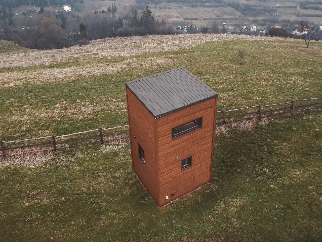 La Ruche Tiny House Goes Up Vertically to Accommodate Living Spaces