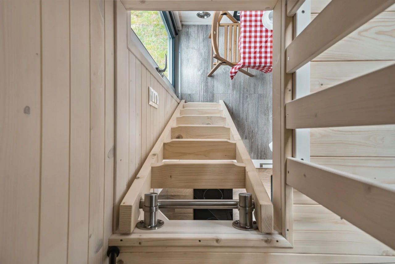 La Ruche Tiny House Goes Up Vertically to Accommodate Living Spaces