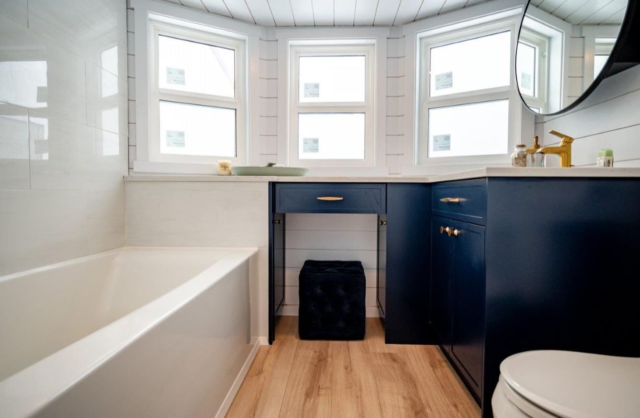 Laural tiny house bathtub