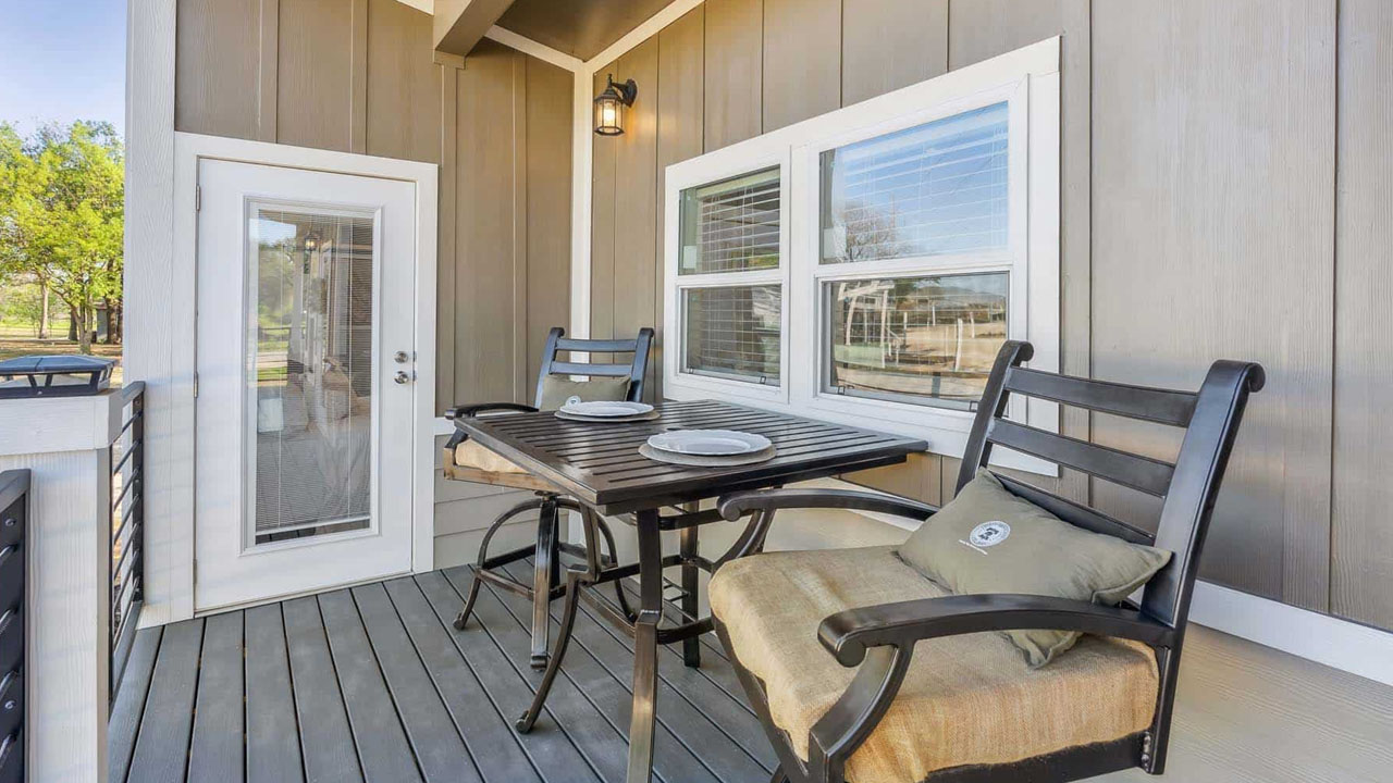 Liberty Landing Tiny House Park Model outdoor dining furniture