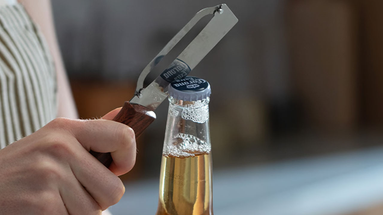 Liuleng Chef Eco Bamboo Cutting Board-built-in bottle opener in peeler