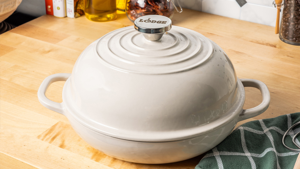 Lodge Bread Oven in Enameled Cast Iron version