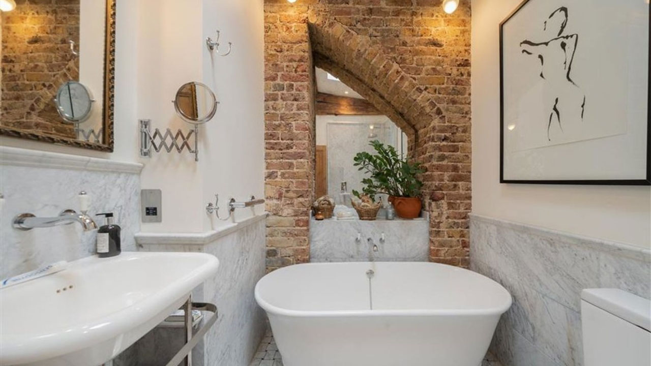 Madonna and Guy Ritchie’s Former London House- bathroom