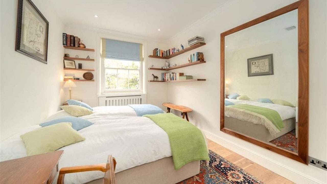 Madonna and Guy Ritchie’s Former London House- bedroom
