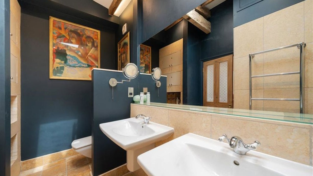 Madonna and Guy Ritchie’s Former London House- second bathroom