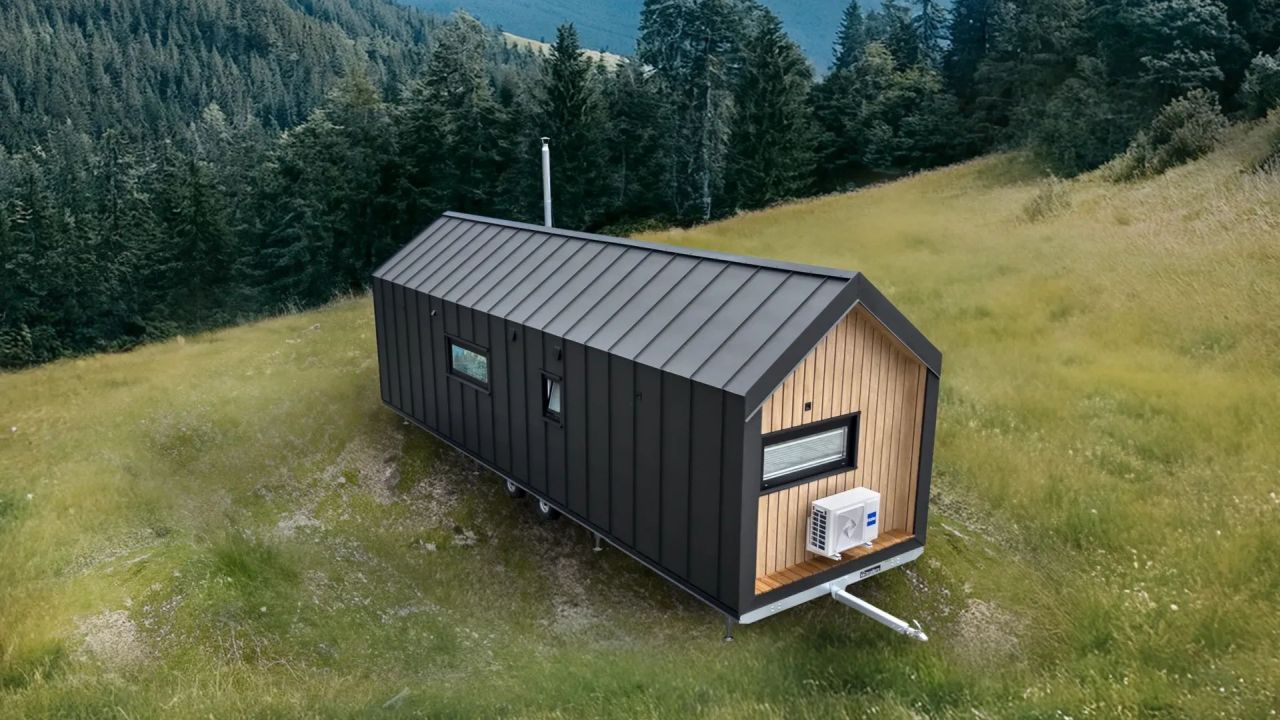 Mobi Kolos Desert Features a Built-In Fireplace Next to Living Room by Large Window - back side view from exterior