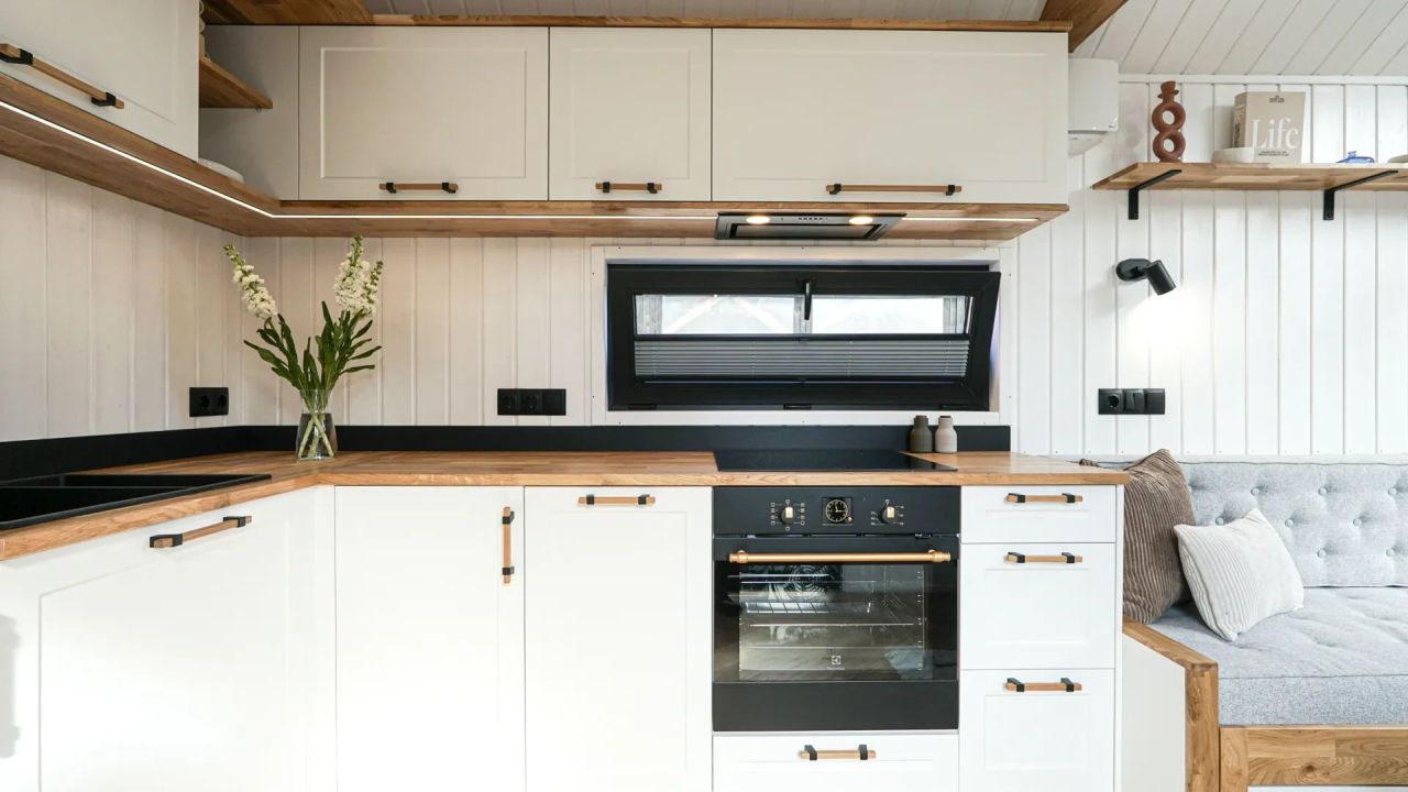 Mobi Kolos Desert Features a Built-In Fireplace Next to Living Room by Large Window - kitchen area