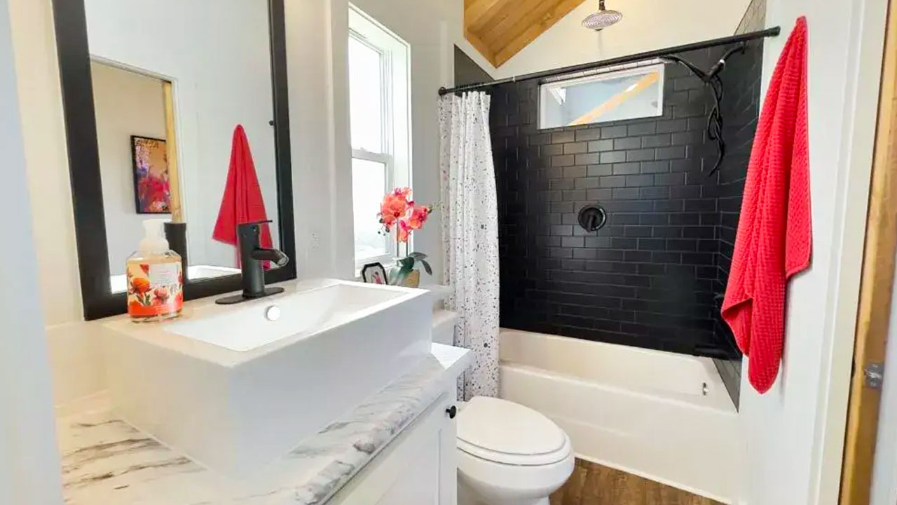 Mockingbird Tiny house bathroom