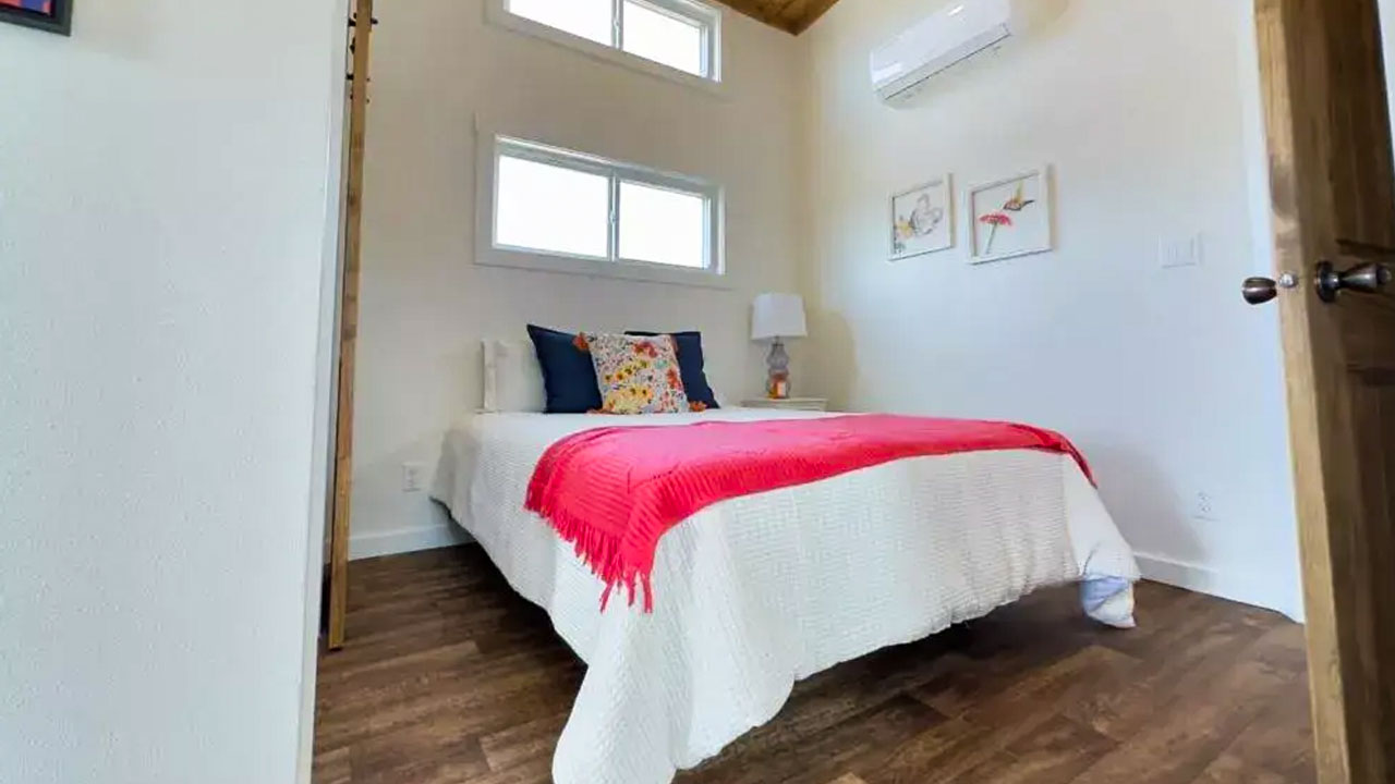 Mockingbird Tiny house bedroom