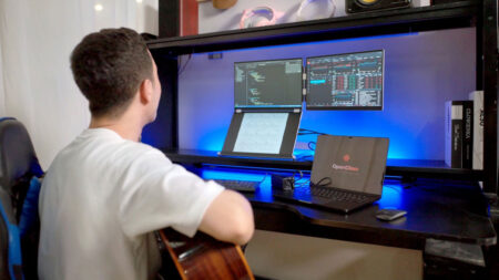 NexFold Fold7 Portable Inverted-L Shaped Triple Monitor Improves Workflow NexFold Fold7 Portable Inverted-L Shaped Triple Monitor