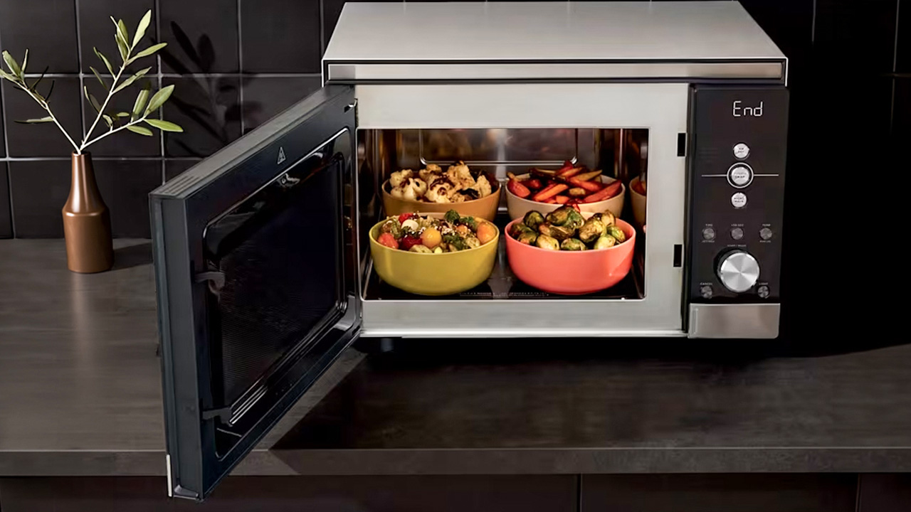 Ninja Crispi Microwave cooks and crisps with equal precision