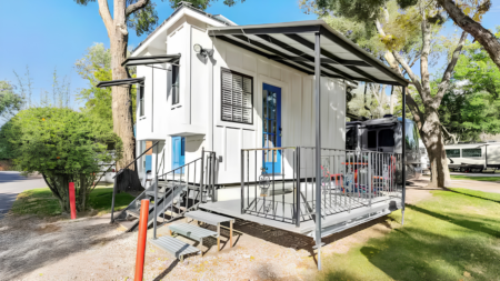 Tiny House in Utah Flaunts Covered Front Porch and Cocooning Loft Charming Tiny House in Utah_exterior