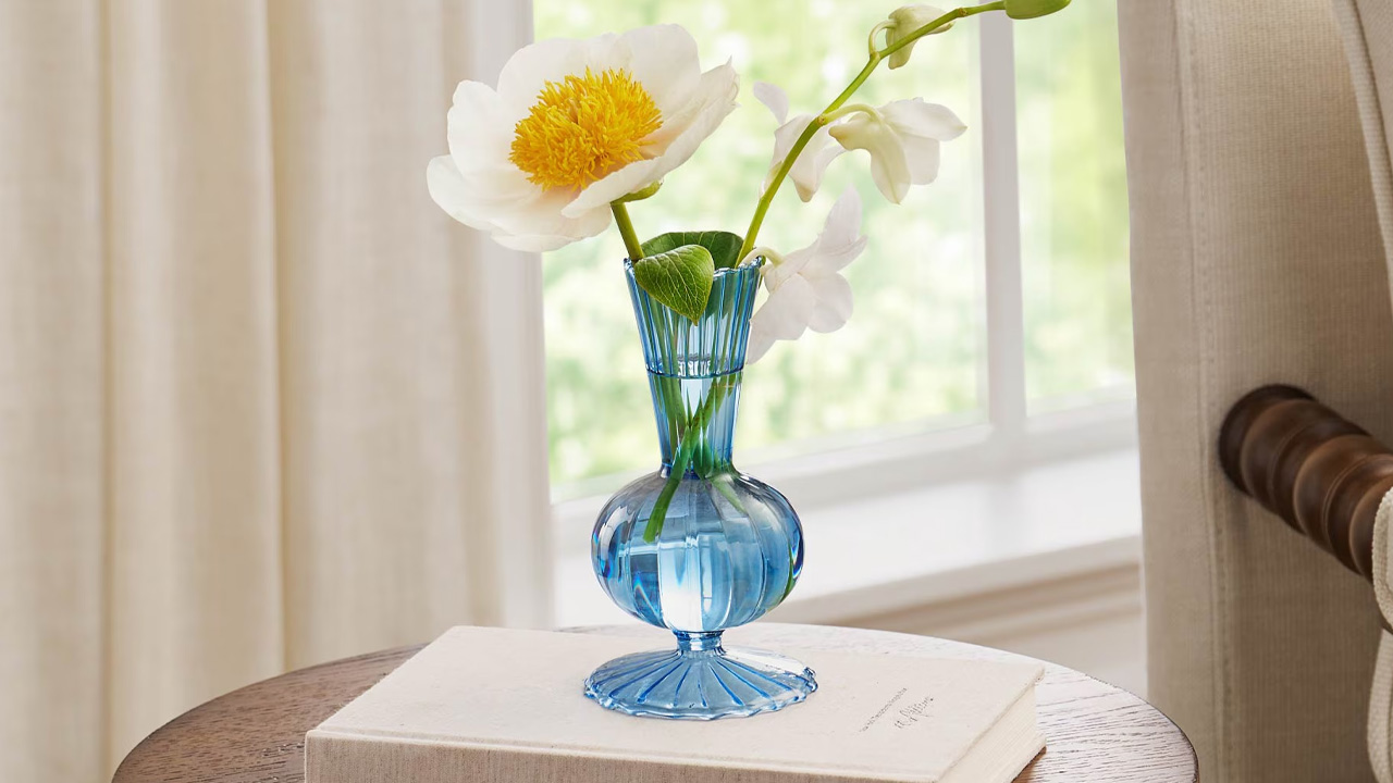 The Pioneer Woman Living Room Collection_Ribbed Blue Glass Tabletop Vase