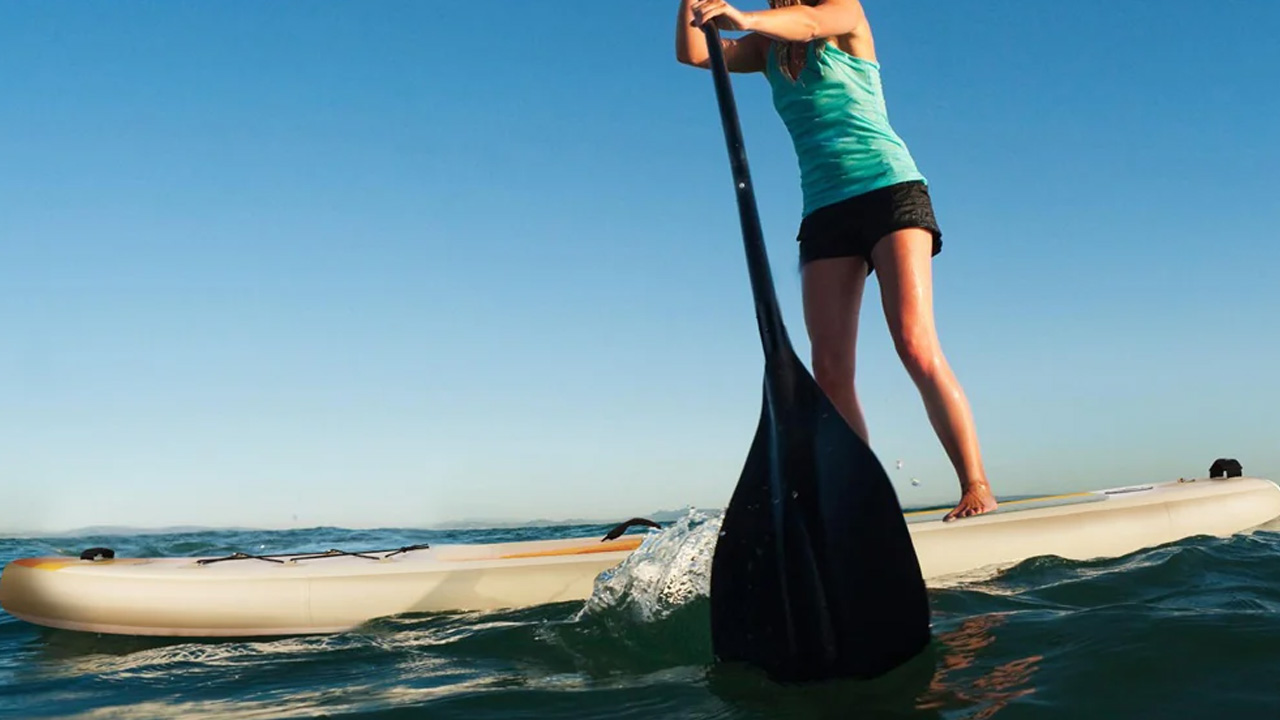 Lightweight inflatable paddle board
