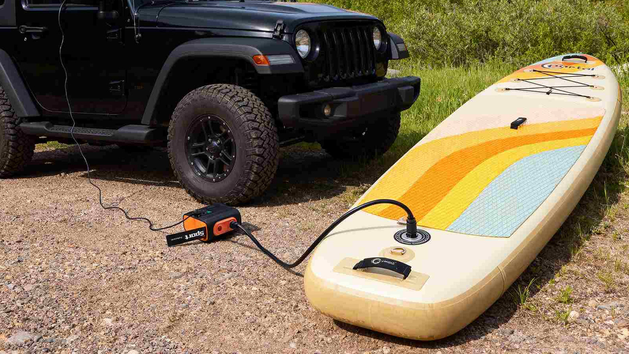 Lightweight inflatable paddle board