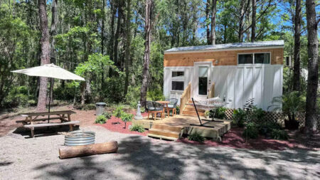 Rasa Tiny House by Simplify Further Sleeps 4-6 People