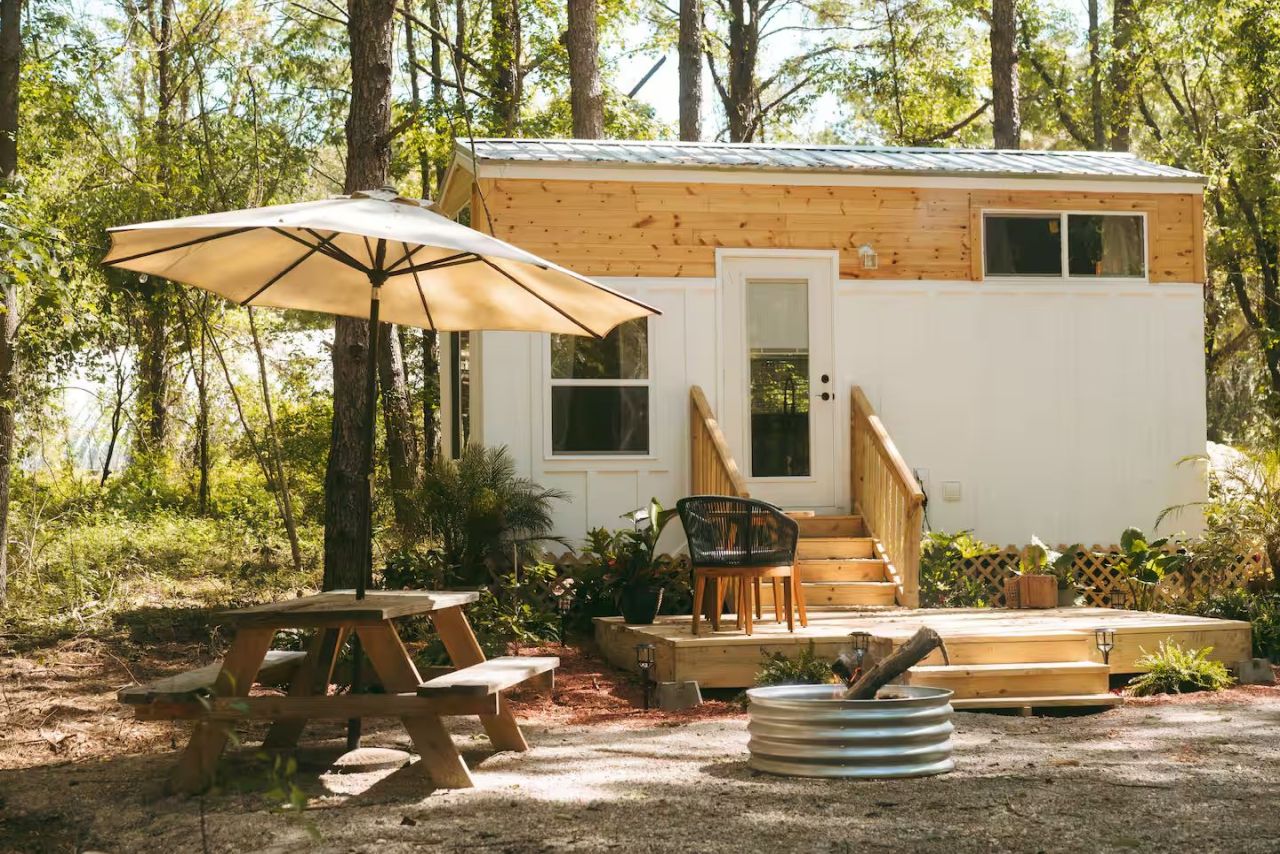 Rasa Tiny House by Simplify Further Sleeps 4-6 People