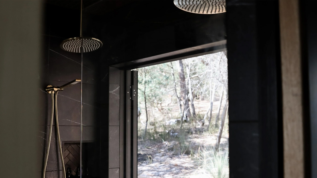 Shak Tiny House open double shower