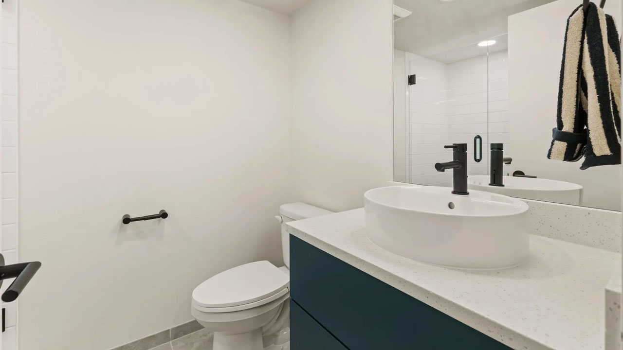 Skyview Tiny House bathroom