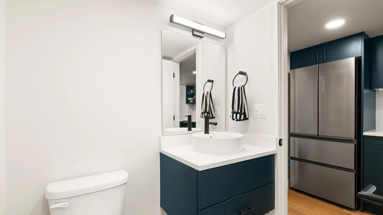 Skyview Tiny House - bathroom